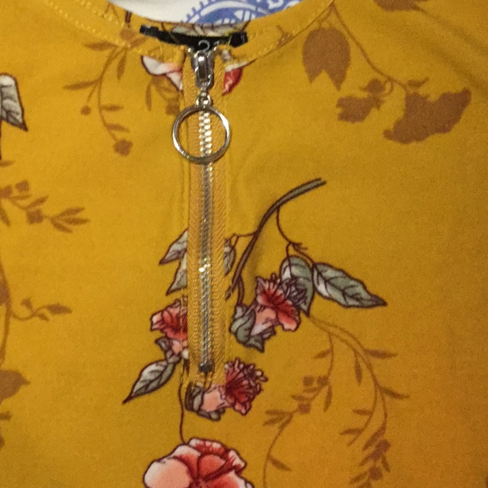 Crop top - Picture 2 of 4
